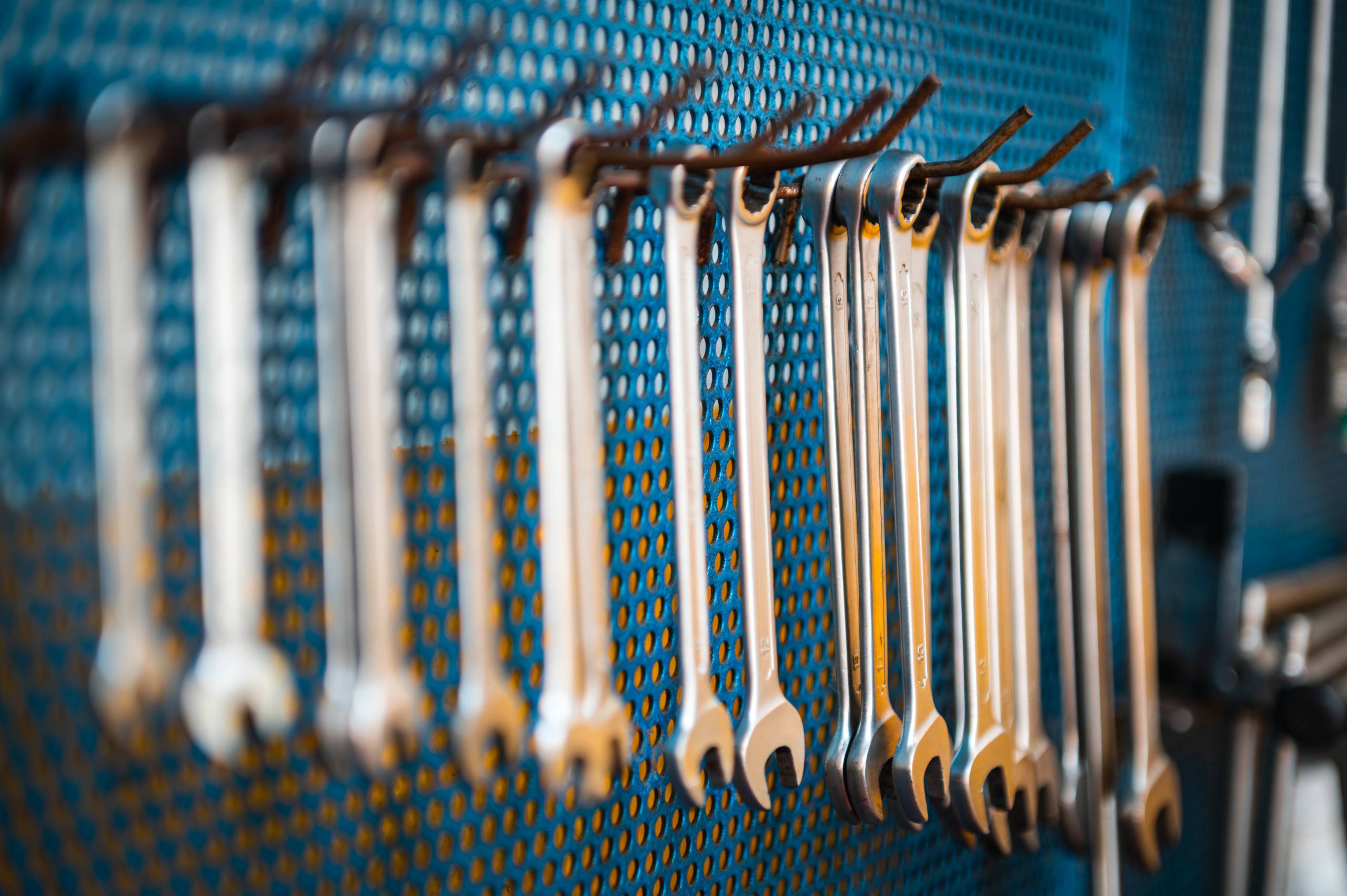 workshop-wrenches-hanging-cleanly-on-blue-pegboard-2026-01-12-16-15-09-utc